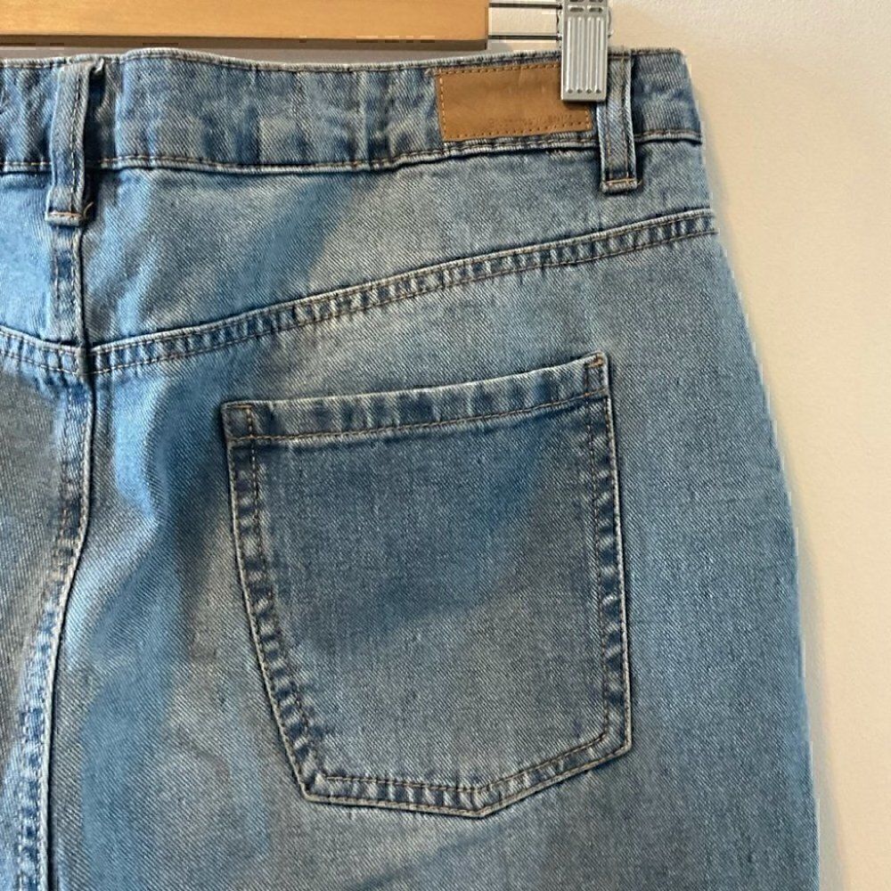 High- Rise Distressed Mom Jeans - Picture 7 of 13